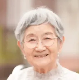 笑顔の高齢女性